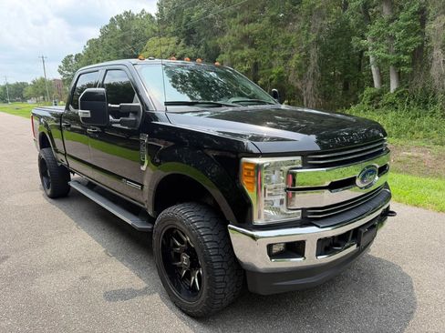 Used 2017 Ford F250 Lariat w/ Lariat Value Package AWD/4WD image 4