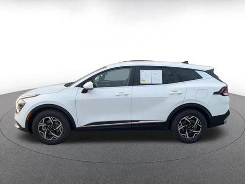 Used 2025 Kia Sportage LX image 9