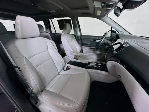 Used 2019 Honda Pilot Elite image 12