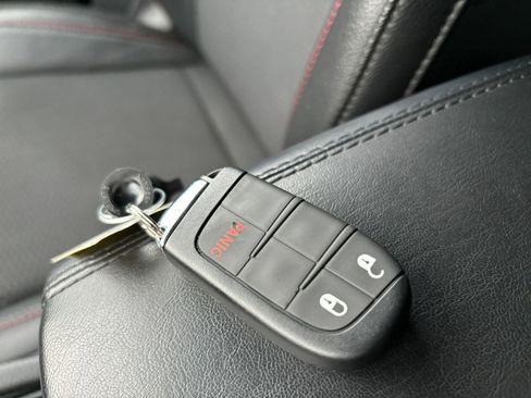 Used 2025 Jeep Compass Trailhawk image 22