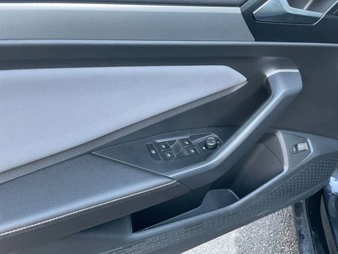 Used 2025 Volkswagen Jetta SE image 18