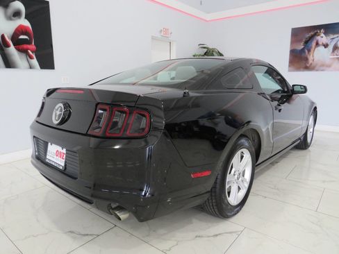 Used 2014 Ford Mustang Coupe RWD image 4