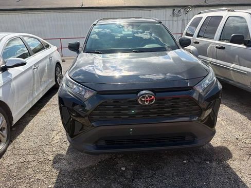 Used 2021 Toyota RAV4 LE FWD image 6