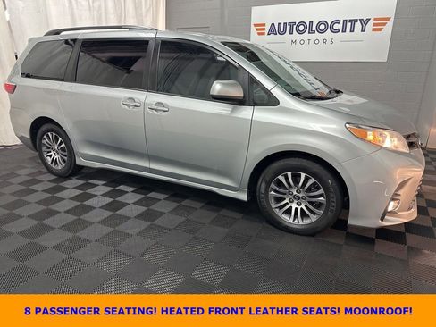 Used 2019 Toyota Sienna XLE image 1