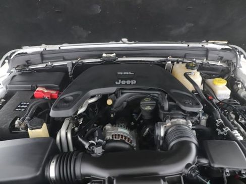 Used 2018 Jeep Wrangler Unlimited Sport S AWD/4WD image 15