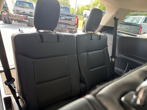 Used 2025 Ford Explorer Active w/ Active Comfort Package RWD image 14