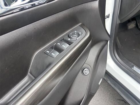 Certified 2023 GMC Acadia SLT image 24