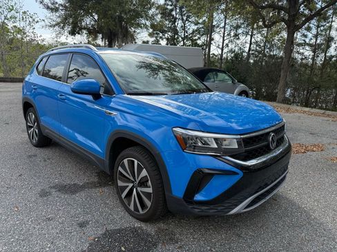 Used 2022 Volkswagen Taos SE w/ IQ.Drive SE Package image 3