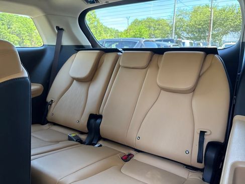 Used 2024 Kia Carnival LX FWD image 27