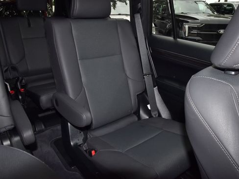 Used 2023 Lexus GX 460 Premium w/ Accessory Package AWD/4WD image 17