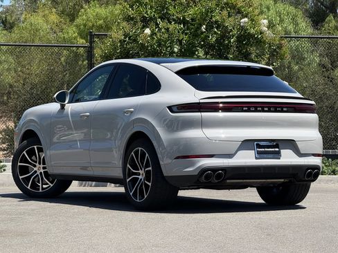 Used 2025 Porsche Cayenne Coupe AWD/4WD image 3