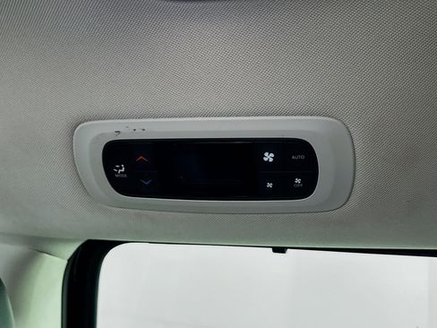 Used 2024 Chrysler Pacifica Touring-L image 25