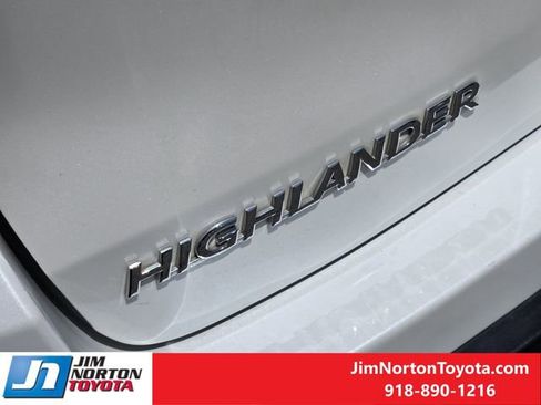 Used 2016 Toyota Highlander Limited Platinum image 13