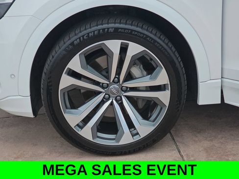 Used 2019 Audi Q8 Premium Plus w/ Premium Plus AWD/4WD image 37