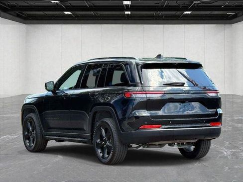 Certified 2024 Jeep Grand Cherokee Limited w/ Luxury Tech Group II AWD/4WD image 7