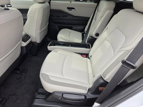 New 2026 Nissan Pathfinder SL w/ SL Premium Package FWD image 16