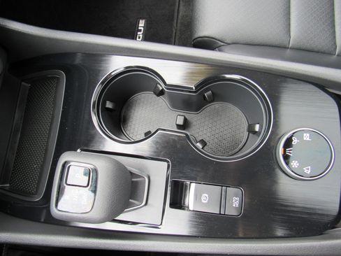 Used 2023 Nissan Rogue SV w/ SV Premium B Package image 27