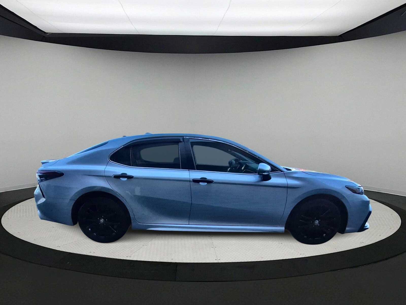 Used 2023 Toyota Camry SE FWD image 9