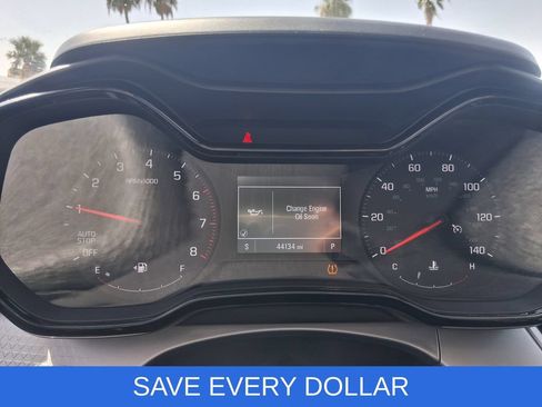 Used 2025 Chevrolet Trax LS w/ LS Convenience Package FWD image 8