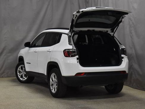 Used 2024 Jeep Compass Latitude image 32