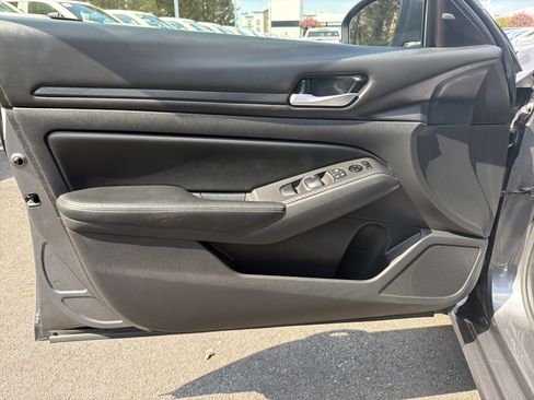Used 2024 Nissan Altima 2.5 SV FWD image 14
