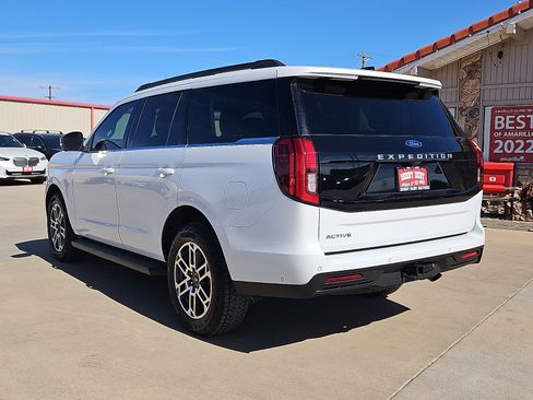 Used 2025 Ford Expedition Active image 2