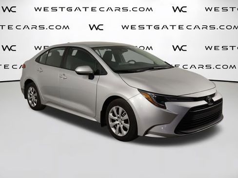 Used 2025 Toyota Corolla LE FWD image 40
