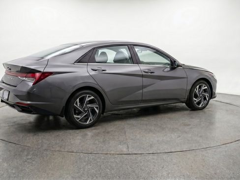 Used 2025 Hyundai Elantra SEL FWD image 9