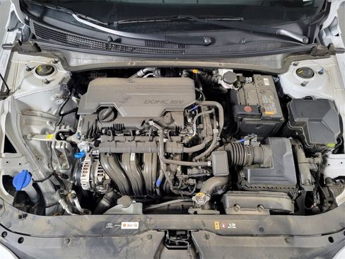New 2025 Hyundai Elantra Limited image 9