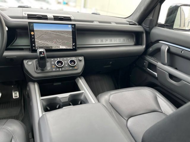 Used 2025 Land Rover Defender 110 V8 AWD/4WD image 37