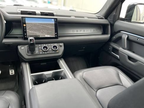 Used 2025 Land Rover Defender 110 V8 AWD/4WD image 37
