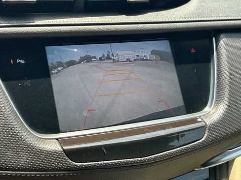 Used 2017 Cadillac XT5 FWD image 32