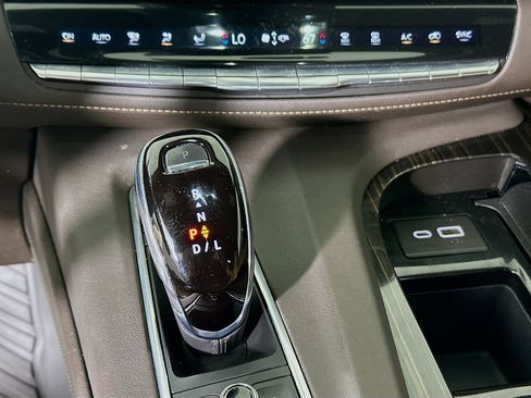 Used 2021 Cadillac Escalade Premium Luxury AWD/4WD image 23