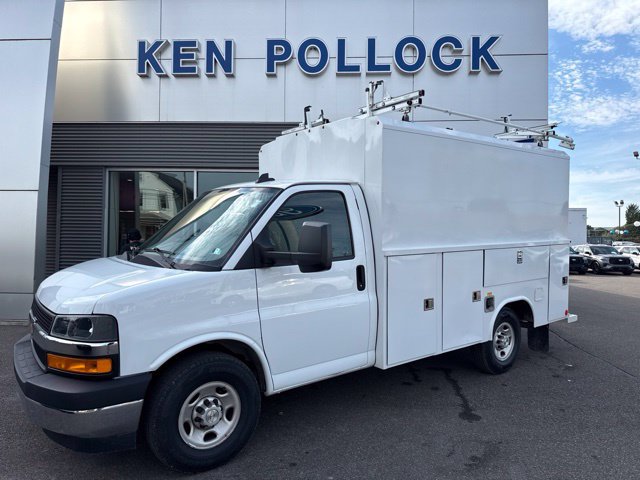 Used 2023 Chevrolet Express 3500 w/ Power Convenience Package RWD image 2