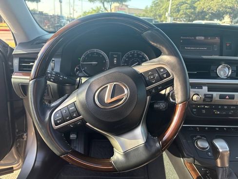 Used 2017 Lexus ES 350 w/ Luxury Package FWD image 16
