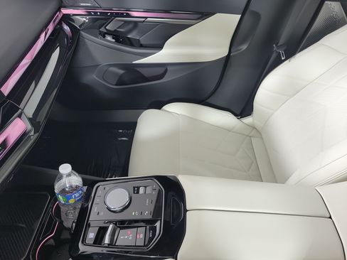Certified 2026 BMW 540i xDrive w/ Premium Package AWD/4WD image 23