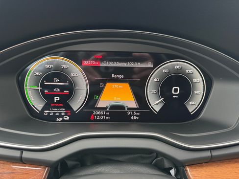 Used 2023 Audi Q5 e Premium w/ Convenience Package image 11