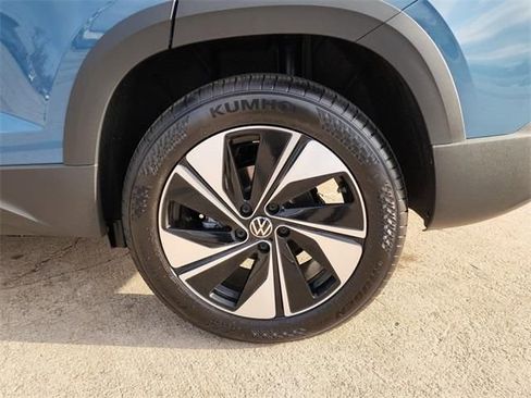 New 2026 Volkswagen Taos SE image 27