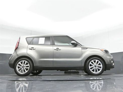 Used 2019 Kia Soul + FWD image 32