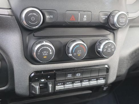 Used 2024 RAM 3500 Tradesman w/ Chrome Appearance Group AWD/4WD image 16
