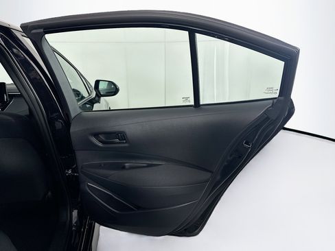 Used 2025 Toyota Corolla LE image 27