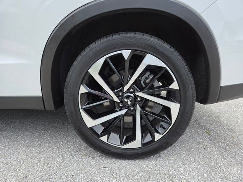 Used 2024 Mitsubishi Outlander SE FWD image 21