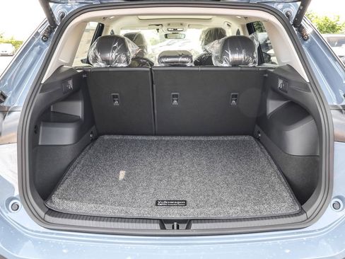 Used 2025 Volkswagen Tiguan SE image 28