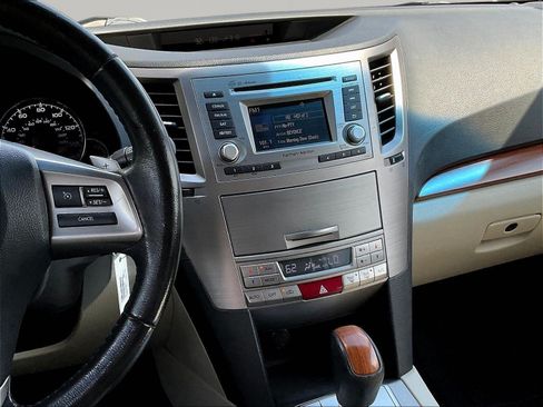 Used 2013 Subaru Outback 2.5i Limited w/ Moonroof Pkg AWD/4WD image 9