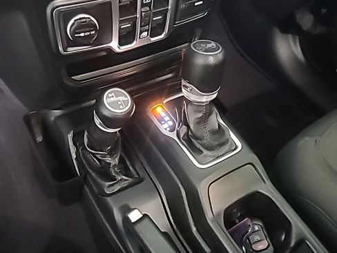 Used 2019 Jeep Wrangler Unlimited Sport S AWD/4WD image 32