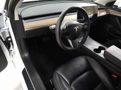Used 2023 Tesla Model 3 Standard Range image 17