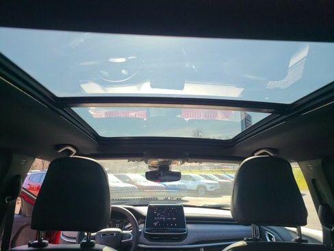 New 2025 Jeep Compass Latitude w/ Sun & Sound Group image 24