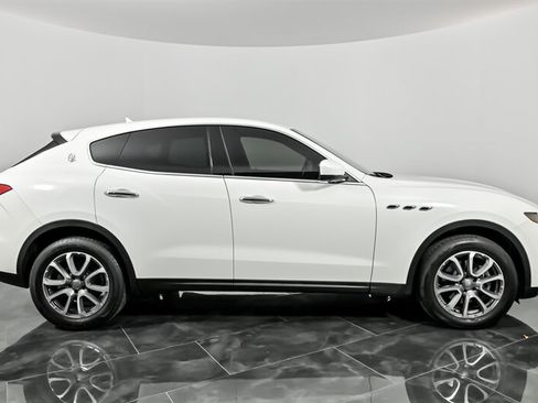 Used 2018 Maserati Levante image 13