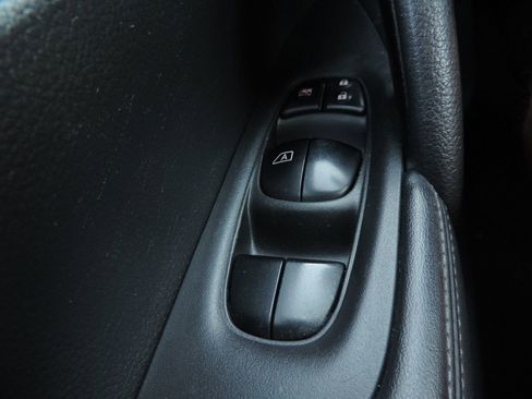 Used 2018 Nissan Rogue SV image 26