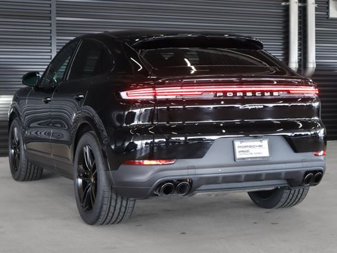 Certified 2024 Porsche Cayenne Coupe AWD/4WD image 3